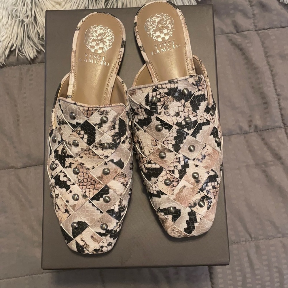 Vince Camuto mules size 8.5 new in box